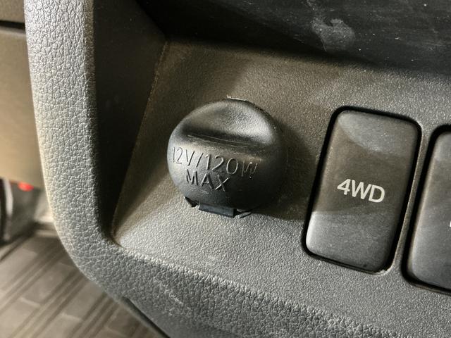 ハイゼットトラックジャンボ　５速ＭＴ車　４ＷＤ　ＣＤオーディオ　３方開５速ＭＴ車　４ＷＤ　ＣＤオーディオ　３方開　荷台作業灯　ＬＥＤヘッドライト　ドアバイザー　オートライト　フォグライト　キーレスエントリー　スペアキー有り　マニュアルエアコン　ヘッドライトレベライザー（京都府）の中古車