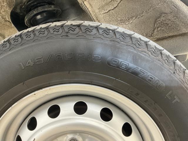 ハイゼットトラックジャンボ　５速ＭＴ車　４ＷＤ　ＣＤオーディオ　３方開５速ＭＴ車　４ＷＤ　ＣＤオーディオ　３方開　荷台作業灯　ＬＥＤヘッドライト　ドアバイザー　オートライト　フォグライト　キーレスエントリー　スペアキー有り　マニュアルエアコン　ヘッドライトレベライザー（京都府）の中古車