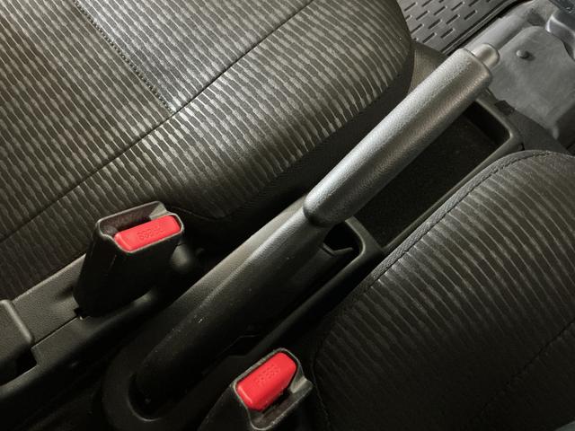 ハイゼットカーゴＤＸ　ワンオーナー　５速ＭＴ車　４ＷＤ　ラジオデッキ　ＥＴＣワンオーナー　５速ＭＴ車　４ＷＤ　ラジオデッキ　ＥＴＣ　コーナーセンサー　ハンガーバー　ネットラック　オートマチックハイビーム　オートライト　キーレスエントリー　スペアキー有り　アイドリングストップ（京都府）の中古車