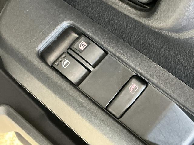 ハイゼットカーゴＤＸ　４ＷＤ　ラジオデッキ　リアコーナーセンサー　キーレス４ＷＤ　ラジオデッキ　リアコーナーセンサー　オートマチックハイビーム　オートライト　キーレスエントリー　スペアキー有り　横滑り防止装置　アイドリングストップ　１２Ｖ電源ソケット　マニュアルエアコン（京都府）の中古車
