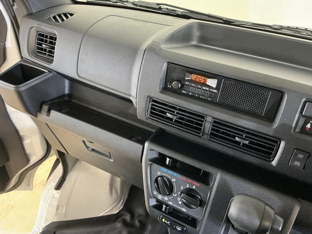 ハイゼットカーゴＤＸ　４ＷＤ　ラジオデッキ　リアコーナーセンサー　キーレス４ＷＤ　ラジオデッキ　リアコーナーセンサー　オートマチックハイビーム　オートライト　キーレスエントリー　スペアキー有り　横滑り防止装置　アイドリングストップ　１２Ｖ電源ソケット　マニュアルエアコン（京都府）の中古車