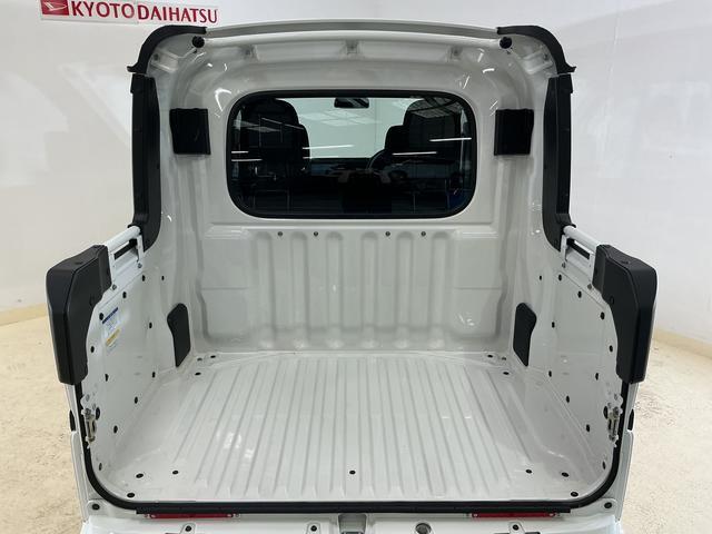 ハイゼットカーゴデッキバンL 4WD ラジオデッキ リアコーナーセンサー4WD ラジオデッキ リアコーナーセンサー オートマチックハイビーム オートライト アイドリングストップ 横滑り防止装置 スマートアシスト スペアキー有り マニュアルエアコン ヘッドライトレベライザー(京都府)の中古車