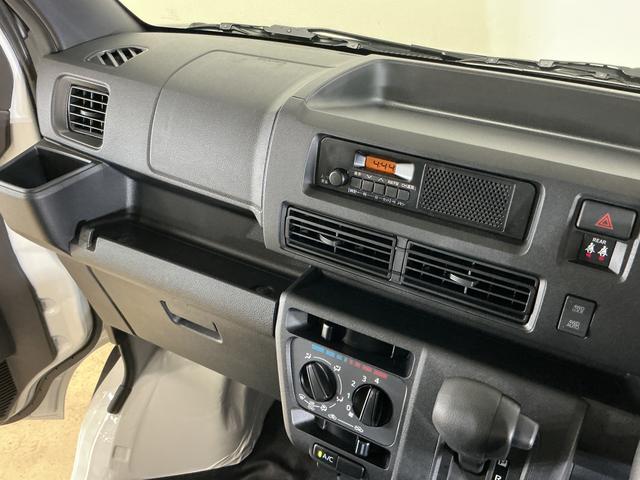 ハイゼットカーゴデッキバンL 4WD ラジオデッキ リアコーナーセンサー4WD ラジオデッキ リアコーナーセンサー オートマチックハイビーム オートライト アイドリングストップ 横滑り防止装置 スマートアシスト スペアキー有り マニュアルエアコン ヘッドライトレベライザー(京都府)の中古車