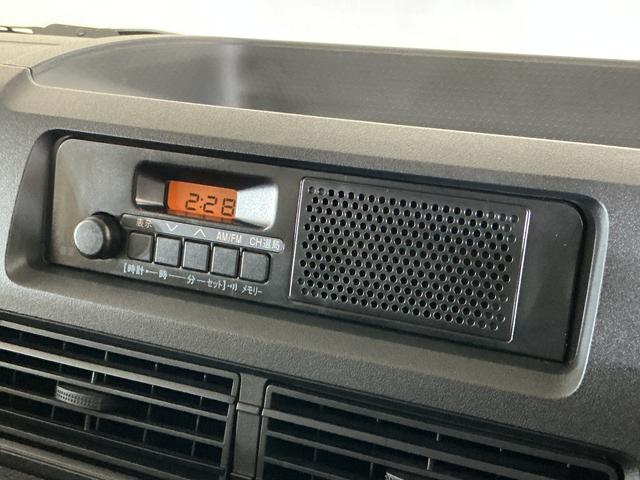 ハイゼットカーゴＤＸ　ラジオデッキ　リアコーナーセンサー　キーレスエントリーラジオデッキ　リアコーナーセンサー　オートライト　キーレスエントリー　アイドリングストップ　横滑り防止装置　スマートアシスト　マニュアルエアコン　ヘッドライトレベライザー　１２Ｖ電源ソケット（京都府）の中古車