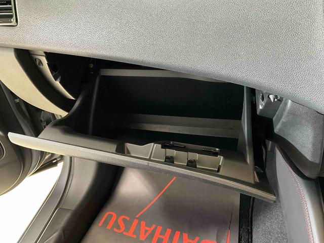 RVRブラックエディション ナビ バックカメラ ETC ドラレコナビ フルセグチューナー ブルートゥース対応 バックカメラ ETC ドライブレコーダー プッシュボタンエンジンスタート LEDヘッドライト アルミホイール オートエアコン オートライト ABS(京都府)の中古車