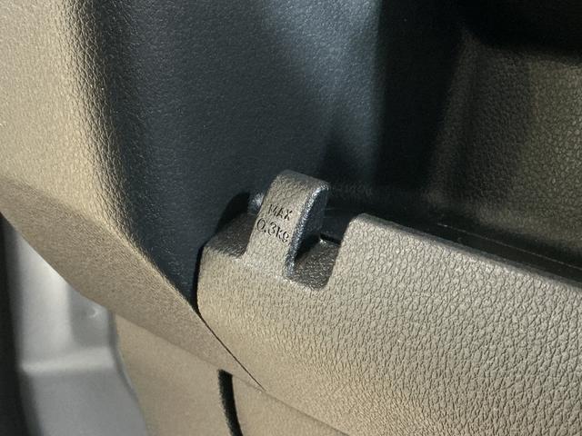 ハイゼットカーゴDX ワンオーナー ラジオデッキ 前後コーナーセンサーワンオーナー ラジオデッキ 前後コーナーセンサー オートマチックハイビーム キーレスエントリー スペアキー有り ドアバイザー オートライト アイドリングストップ 横滑り防止装置 マニュアルエアコン(京都府)の中古車