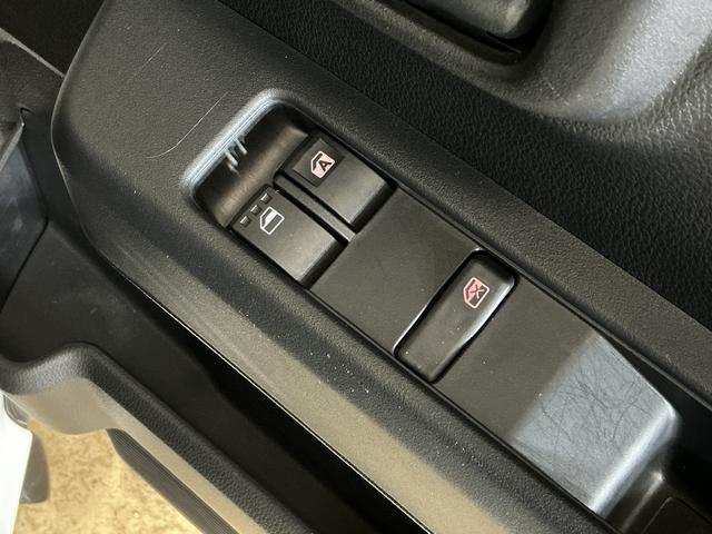 ハイゼットカーゴDX ラジオデッキ 前後コーナーセンサー キーレスエントリーラジオデッキ 前後コーナーセンサー オートマチックハイビーム キーレスエントリー スペアキー有り オートライト アイドリングストップ 横滑り防止装置 マニュアルエアコン 12V電源ソケット スマアシ(京都府)の中古車
