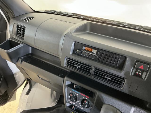 ハイゼットカーゴDX ラジオデッキ 前後コーナーセンサー キーレスエントリーラジオデッキ 前後コーナーセンサー オートマチックハイビーム キーレスエントリー スペアキー有り オートライト アイドリングストップ 横滑り防止装置 マニュアルエアコン 12V電源ソケット スマアシ(京都府)の中古車