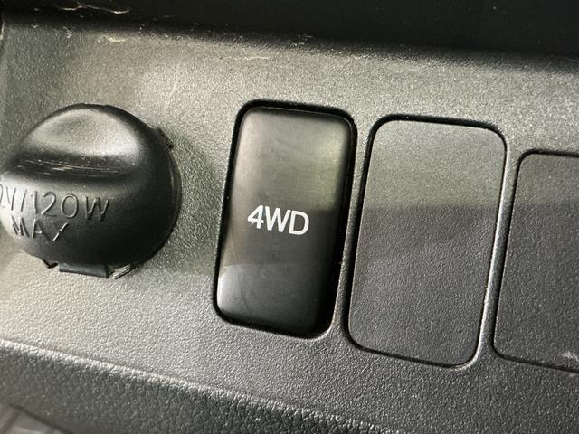 ハイゼットトラックスタンダード　５速ＭＴ車　４ＷＤ　ラジオデッキ　３方開５速ＭＴ車　４ＷＤ　ラジオデッキ　３方開　ドアバイザー　スペアキー有り　ヘッドライトレベライザー　マニュアルエアコン　１２Ｖ電源ソケット　スペアタイヤ　ラバーマット（京都府）の中古車