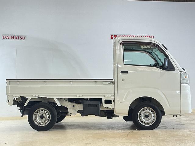 ハイゼットトラックスタンダード　５速ＭＴ車　４ＷＤ　ラジオデッキ　３方開５速ＭＴ車　４ＷＤ　ラジオデッキ　３方開　ドアバイザー　スペアキー有り　ヘッドライトレベライザー　マニュアルエアコン　１２Ｖ電源ソケット　スペアタイヤ　ラバーマット（京都府）の中古車
