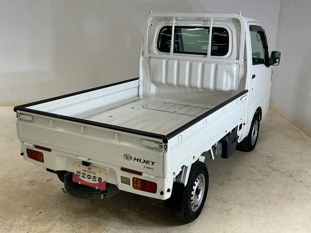 ハイゼットトラックスタンダード　５速ＭＴ車　４ＷＤ　ラジオデッキ　３方開５速ＭＴ車　４ＷＤ　ラジオデッキ　３方開　ドアバイザー　スペアキー有り　ヘッドライトレベライザー　マニュアルエアコン　１２Ｖ電源ソケット　スペアタイヤ　ラバーマット（京都府）の中古車