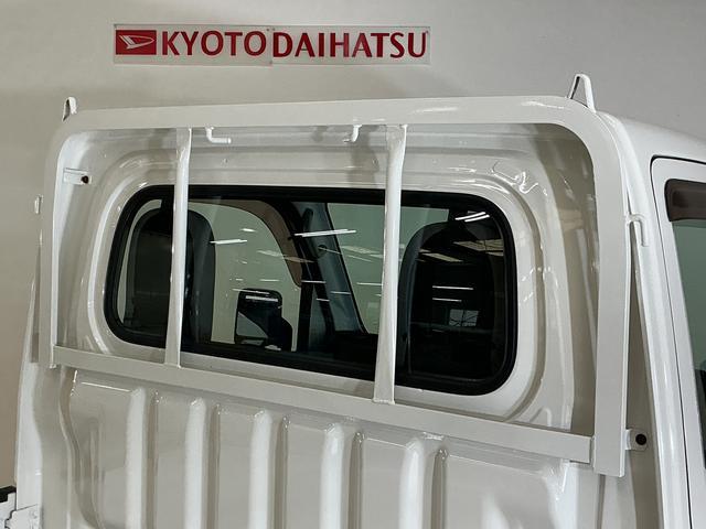 ハイゼットトラックスタンダード　５速ＭＴ車　４ＷＤ　ラジオデッキ　３方開５速ＭＴ車　４ＷＤ　ラジオデッキ　３方開　ドアバイザー　スペアキー有り　ヘッドライトレベライザー　マニュアルエアコン　１２Ｖ電源ソケット　スペアタイヤ　ラバーマット（京都府）の中古車
