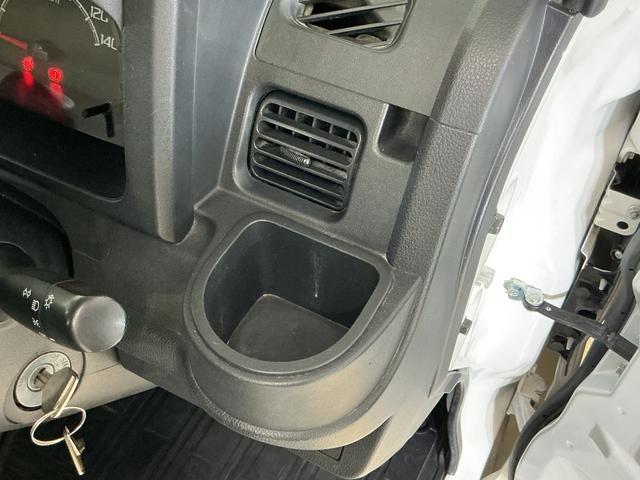 ハイゼットトラックスタンダード　５速ＭＴ車　４ＷＤ　ラジオデッキ　３方開５速ＭＴ車　４ＷＤ　ラジオデッキ　３方開　ドアバイザー　スペアキー有り　ヘッドライトレベライザー　マニュアルエアコン　１２Ｖ電源ソケット　スペアタイヤ　ラバーマット（京都府）の中古車