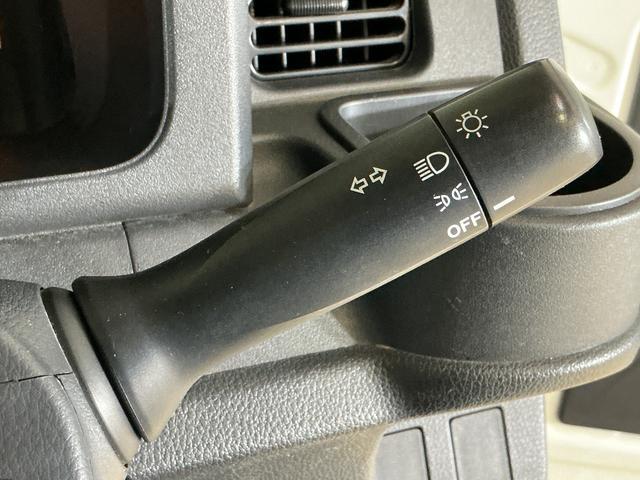 ハイゼットトラックスタンダード　５速ＭＴ車　４ＷＤ　ラジオデッキ　３方開５速ＭＴ車　４ＷＤ　ラジオデッキ　３方開　ドアバイザー　スペアキー有り　ヘッドライトレベライザー　マニュアルエアコン　１２Ｖ電源ソケット　スペアタイヤ　ラバーマット（京都府）の中古車