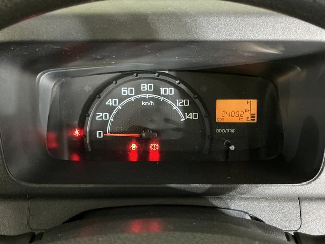 ハイゼットトラックスタンダード　５速ＭＴ車　４ＷＤ　ラジオデッキ　３方開５速ＭＴ車　４ＷＤ　ラジオデッキ　３方開　ドアバイザー　スペアキー有り　ヘッドライトレベライザー　マニュアルエアコン　１２Ｖ電源ソケット　スペアタイヤ　ラバーマット（京都府）の中古車