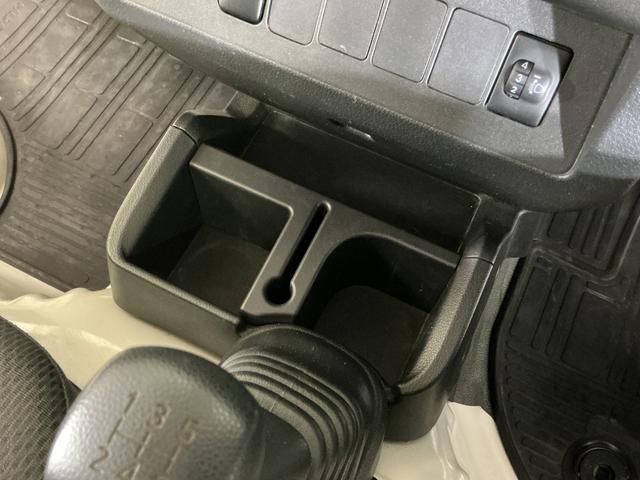ハイゼットトラックスタンダード　５速ＭＴ車　４ＷＤ　ラジオデッキ　３方開５速ＭＴ車　４ＷＤ　ラジオデッキ　３方開　ドアバイザー　スペアキー有り　ヘッドライトレベライザー　マニュアルエアコン　１２Ｖ電源ソケット　スペアタイヤ　ラバーマット（京都府）の中古車