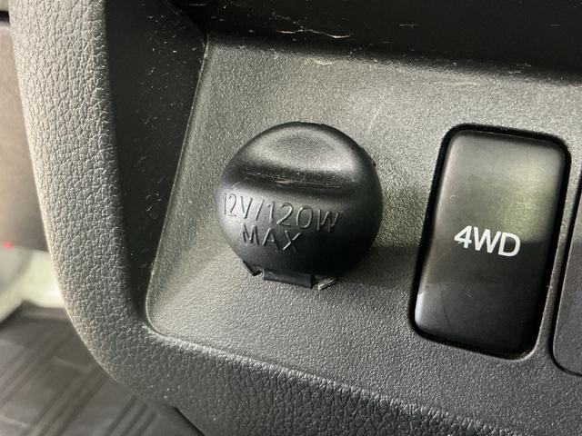 ハイゼットトラックスタンダード　５速ＭＴ車　４ＷＤ　ラジオデッキ　３方開５速ＭＴ車　４ＷＤ　ラジオデッキ　３方開　ドアバイザー　スペアキー有り　ヘッドライトレベライザー　マニュアルエアコン　１２Ｖ電源ソケット　スペアタイヤ　ラバーマット（京都府）の中古車