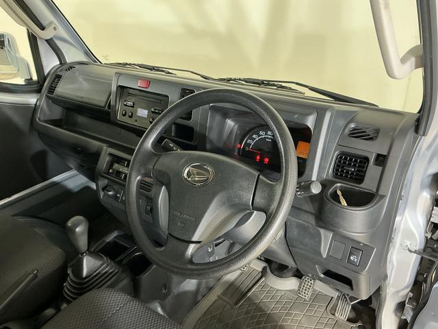 ハイゼットトラックジャンボＳＡIIIｔ　ワンオーナー　５速ＭＴ車　４ＷＤワンオーナー　５速ＭＴ車　４ＷＤ　ＣＤオーディオ　３方開　荷台作業灯　荷台マット　キーレスエントリー　スペアキー有り　ＬＥＤヘッドライト　フォグライト　ドアバイザー　スマートアシスト　横滑り防止装置（京都府）の中古車