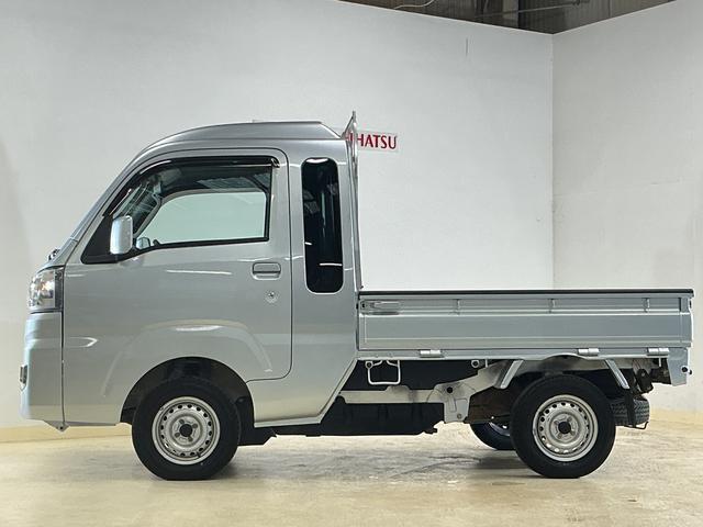 ハイゼットトラックジャンボＳＡIIIｔ　ワンオーナー　５速ＭＴ車　４ＷＤワンオーナー　５速ＭＴ車　４ＷＤ　ＣＤオーディオ　３方開　荷台作業灯　荷台マット　キーレスエントリー　スペアキー有り　ＬＥＤヘッドライト　フォグライト　ドアバイザー　スマートアシスト　横滑り防止装置（京都府）の中古車