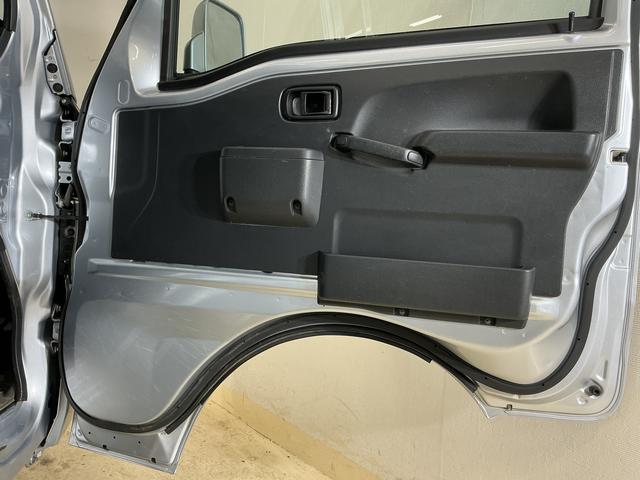 ハイゼットトラックジャンボＳＡIIIｔ　ワンオーナー　５速ＭＴ車　４ＷＤワンオーナー　５速ＭＴ車　４ＷＤ　ＣＤオーディオ　３方開　荷台作業灯　荷台マット　キーレスエントリー　スペアキー有り　ＬＥＤヘッドライト　フォグライト　ドアバイザー　スマートアシスト　横滑り防止装置（京都府）の中古車