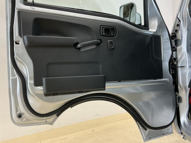 ハイゼットトラックジャンボＳＡIIIｔ　ワンオーナー　５速ＭＴ車　４ＷＤワンオーナー　５速ＭＴ車　４ＷＤ　ＣＤオーディオ　３方開　荷台作業灯　荷台マット　キーレスエントリー　スペアキー有り　ＬＥＤヘッドライト　フォグライト　ドアバイザー　スマートアシスト　横滑り防止装置（京都府）の中古車