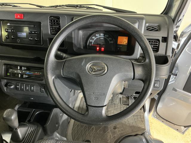 ハイゼットトラックジャンボＳＡIIIｔ　ワンオーナー　５速ＭＴ車　４ＷＤワンオーナー　５速ＭＴ車　４ＷＤ　ＣＤオーディオ　３方開　荷台作業灯　荷台マット　キーレスエントリー　スペアキー有り　ＬＥＤヘッドライト　フォグライト　ドアバイザー　スマートアシスト　横滑り防止装置（京都府）の中古車