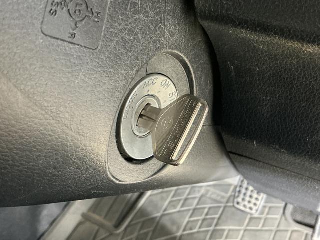 ハイゼットトラックジャンボＳＡIIIｔ　ワンオーナー　５速ＭＴ車　４ＷＤワンオーナー　５速ＭＴ車　４ＷＤ　ＣＤオーディオ　３方開　荷台作業灯　荷台マット　キーレスエントリー　スペアキー有り　ＬＥＤヘッドライト　フォグライト　ドアバイザー　スマートアシスト　横滑り防止装置（京都府）の中古車