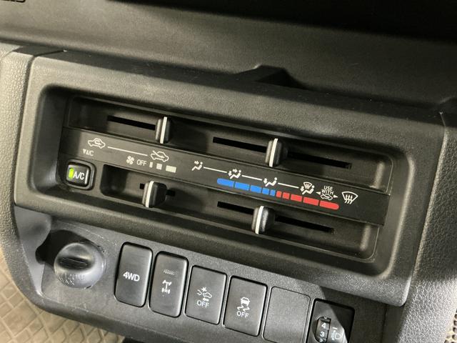 ハイゼットトラックジャンボＳＡIIIｔ　ワンオーナー　５速ＭＴ車　４ＷＤワンオーナー　５速ＭＴ車　４ＷＤ　ＣＤオーディオ　３方開　荷台作業灯　荷台マット　キーレスエントリー　スペアキー有り　ＬＥＤヘッドライト　フォグライト　ドアバイザー　スマートアシスト　横滑り防止装置（京都府）の中古車