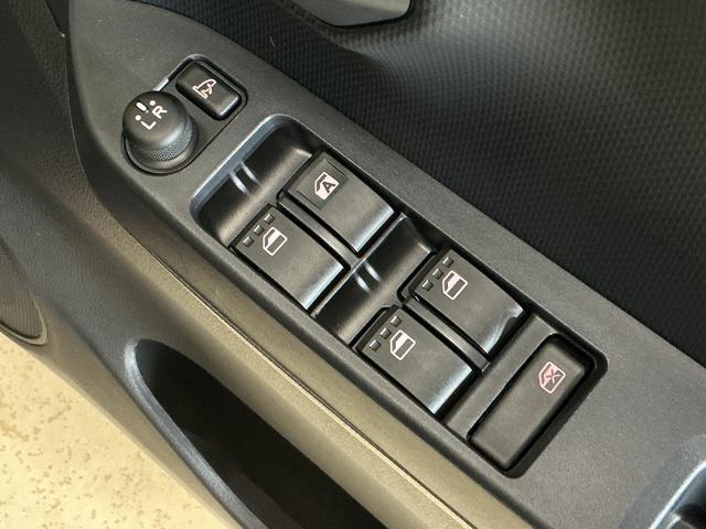 ミライースX SAIII コーナーセンサー オートマチックハイビーム前後コーナーセンサー オートマチックハイビーム LEDヘッドライト オートライト キーレス スペアキー有り アイドリングストップ 横滑り防止装置 スマアシ マニュアルエアコン 12V電源ソケット(京都府)の中古車