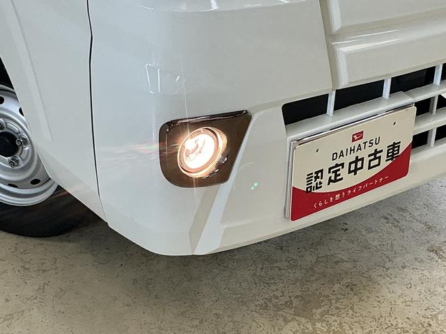 サンバートラックグランドキャブ 2WD CDオーディオ 3方開 荷台作業灯AT車 CDオーディオ 3方開 荷台作業灯 LEDヘッドライト フォグライト キーレスエントリー ドアバイザー マニュアルエアコン 12V電源ソケット ヘッドライトレベライザー スペアタイヤ有 2WD(京都府)の中古車