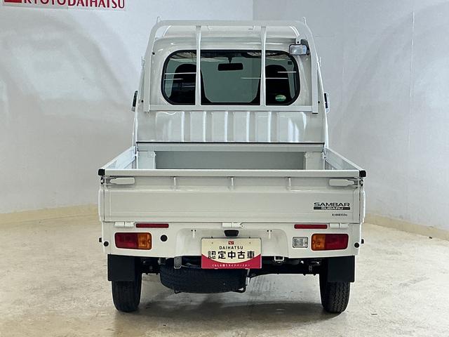 サンバートラックグランドキャブ 2WD CDオーディオ 3方開 荷台作業灯AT車 CDオーディオ 3方開 荷台作業灯 LEDヘッドライト フォグライト キーレスエントリー ドアバイザー マニュアルエアコン 12V電源ソケット ヘッドライトレベライザー スペアタイヤ有 2WD(京都府)の中古車