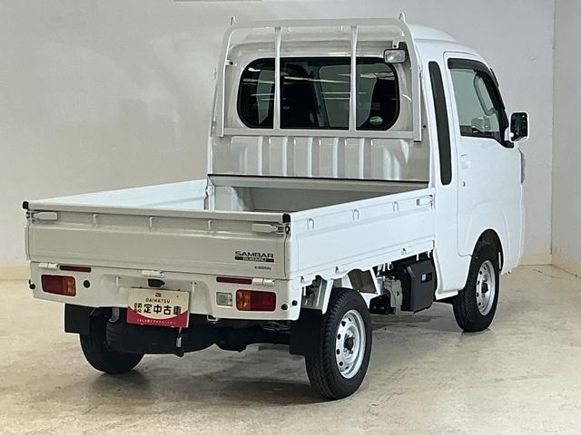 サンバートラックグランドキャブ 2WD CDオーディオ 3方開 荷台作業灯AT車 CDオーディオ 3方開 荷台作業灯 LEDヘッドライト フォグライト キーレスエントリー ドアバイザー マニュアルエアコン 12V電源ソケット ヘッドライトレベライザー スペアタイヤ有 2WD(京都府)の中古車