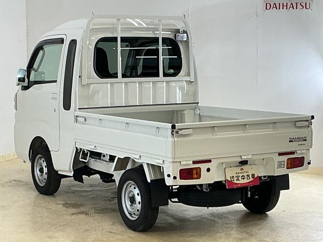 サンバートラックグランドキャブ 2WD CDオーディオ 3方開 荷台作業灯AT車 CDオーディオ 3方開 荷台作業灯 LEDヘッドライト フォグライト キーレスエントリー ドアバイザー マニュアルエアコン 12V電源ソケット ヘッドライトレベライザー スペアタイヤ有 2WD(京都府)の中古車