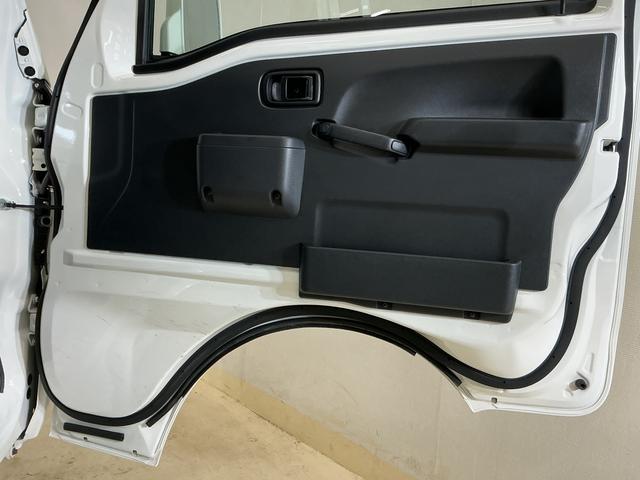 サンバートラックグランドキャブ 2WD CDオーディオ 3方開 荷台作業灯AT車 CDオーディオ 3方開 荷台作業灯 LEDヘッドライト フォグライト キーレスエントリー ドアバイザー マニュアルエアコン 12V電源ソケット ヘッドライトレベライザー スペアタイヤ有 2WD(京都府)の中古車