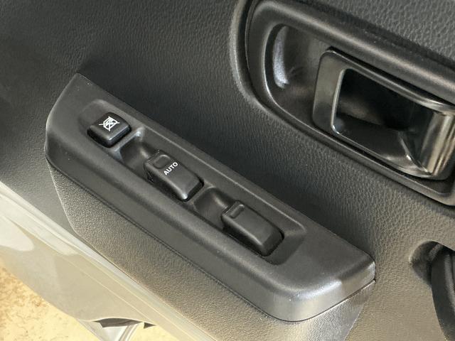 サンバートラックグランドキャブ 2WD CDオーディオ 3方開 荷台作業灯AT車 CDオーディオ 3方開 荷台作業灯 LEDヘッドライト フォグライト キーレスエントリー ドアバイザー マニュアルエアコン 12V電源ソケット ヘッドライトレベライザー スペアタイヤ有 2WD(京都府)の中古車