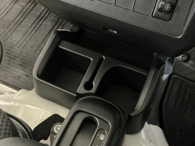 サンバートラックグランドキャブ 2WD CDオーディオ 3方開 荷台作業灯AT車 CDオーディオ 3方開 荷台作業灯 LEDヘッドライト フォグライト キーレスエントリー ドアバイザー マニュアルエアコン 12V電源ソケット ヘッドライトレベライザー スペアタイヤ有 2WD(京都府)の中古車