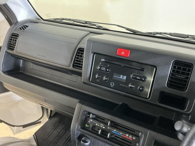 サンバートラックグランドキャブ 2WD CDオーディオ 3方開 荷台作業灯AT車 CDオーディオ 3方開 荷台作業灯 LEDヘッドライト フォグライト キーレスエントリー ドアバイザー マニュアルエアコン 12V電源ソケット ヘッドライトレベライザー スペアタイヤ有 2WD(京都府)の中古車