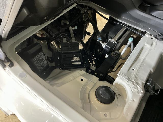 サンバートラックグランドキャブ 2WD CDオーディオ 3方開 荷台作業灯AT車 CDオーディオ 3方開 荷台作業灯 LEDヘッドライト フォグライト キーレスエントリー ドアバイザー マニュアルエアコン 12V電源ソケット ヘッドライトレベライザー スペアタイヤ有 2WD(京都府)の中古車