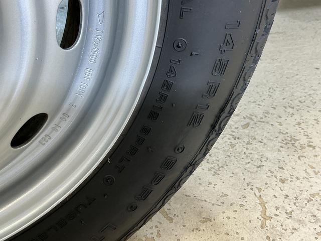 サンバートラックグランドキャブ 2WD CDオーディオ 3方開 荷台作業灯AT車 CDオーディオ 3方開 荷台作業灯 LEDヘッドライト フォグライト キーレスエントリー ドアバイザー マニュアルエアコン 12V電源ソケット ヘッドライトレベライザー スペアタイヤ有 2WD(京都府)の中古車