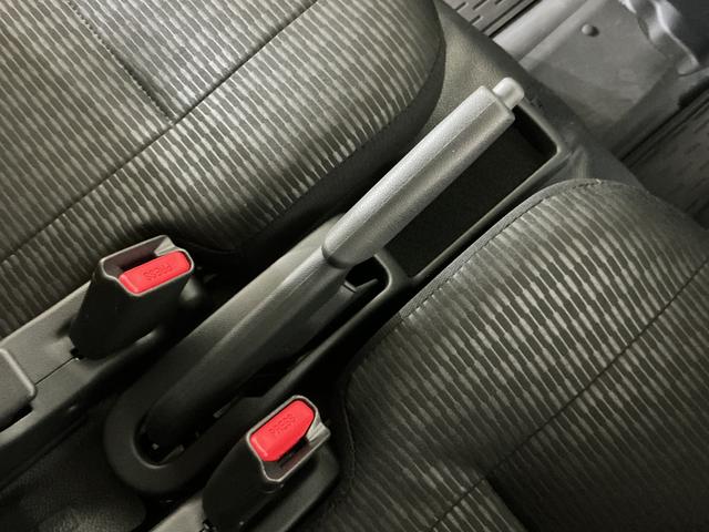 ハイゼットカーゴＤＸ　デラックス　４ＷＤ　スマートアシスト　キーレスリモコン４ＷＤ　キーレスリモコン　コーナーセンサー　ＡＭ／ＦＭチューナー　フロントパワーウインド　マニュアルエアコン　オートライト　アイドリングストップ　スマートアシスト　スチールホイール　パワステ　ＡＢＳ（京都府）の中古車