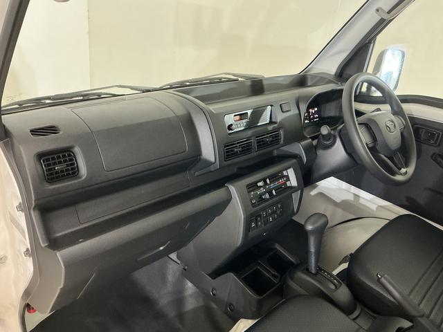 ハイゼットトラックスタンダード　農用スペシャル　４ＷＤ　ＣＶＴ車　ラジオデッキ４ＷＤ　ＣＶＴ車　ラジオデッキ　３方開　荷台作業灯　前後コーナーセンサー　オートマチックハイビーム　オートライト　スマアシ　横滑り防止装置　アイドリングストップ　マニュアルエアコン　１２Ｖ電源ソケット（京都府）の中古車