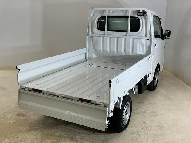 ハイゼットトラックスタンダード　農用スペシャル　４ＷＤ　ＣＶＴ車　ラジオデッキ４ＷＤ　ＣＶＴ車　ラジオデッキ　３方開　荷台作業灯　前後コーナーセンサー　オートマチックハイビーム　オートライト　スマアシ　横滑り防止装置　アイドリングストップ　マニュアルエアコン　１２Ｖ電源ソケット（京都府）の中古車
