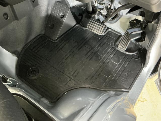 ハイゼットトラックジャンボスタンダード　４ＷＤ　前後コーナーセンサー　３方開４ＷＤ　前後コーナーセンサー　オートマチックハイビーム　３方開　オートライト　スマートキー　プッシュスタート　アイドリングストップ　横滑り防止装置　スマートアシスト　盗難防止装置　スペアキー有り（京都府）の中古車