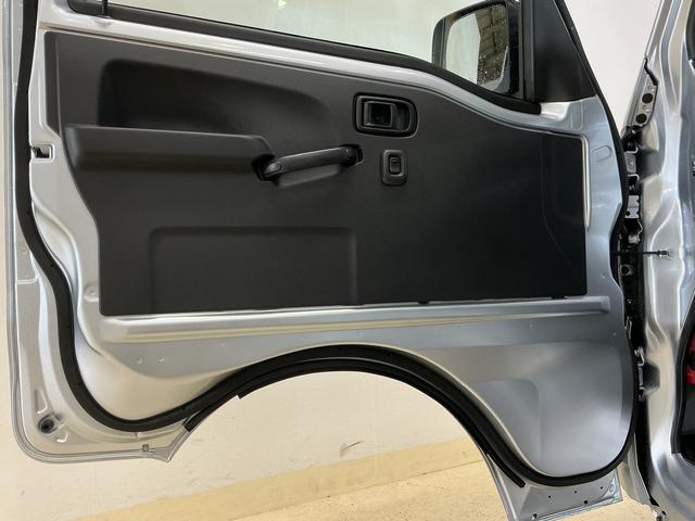 ハイゼットトラックジャンボスタンダード　４ＷＤ　前後コーナーセンサー　３方開４ＷＤ　前後コーナーセンサー　オートマチックハイビーム　３方開　オートライト　スマートキー　プッシュスタート　アイドリングストップ　横滑り防止装置　スマートアシスト　盗難防止装置　スペアキー有り（京都府）の中古車