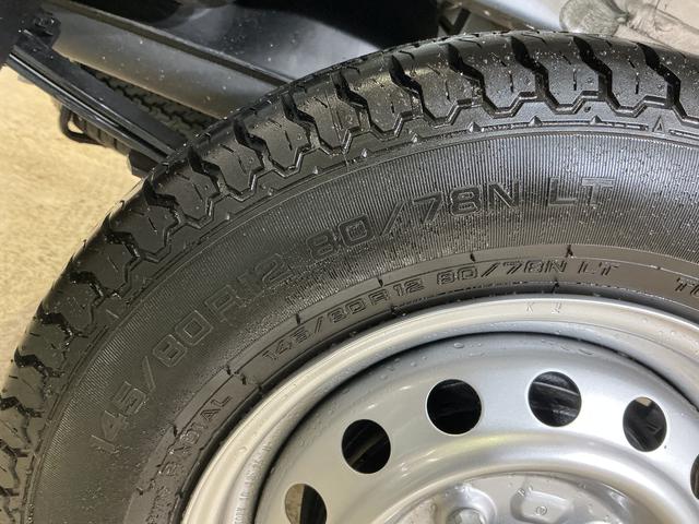ハイゼットトラックジャンボスタンダード　４ＷＤ　前後コーナーセンサー　３方開４ＷＤ　前後コーナーセンサー　オートマチックハイビーム　３方開　オートライト　スマートキー　プッシュスタート　アイドリングストップ　横滑り防止装置　スマートアシスト　盗難防止装置　スペアキー有り（京都府）の中古車