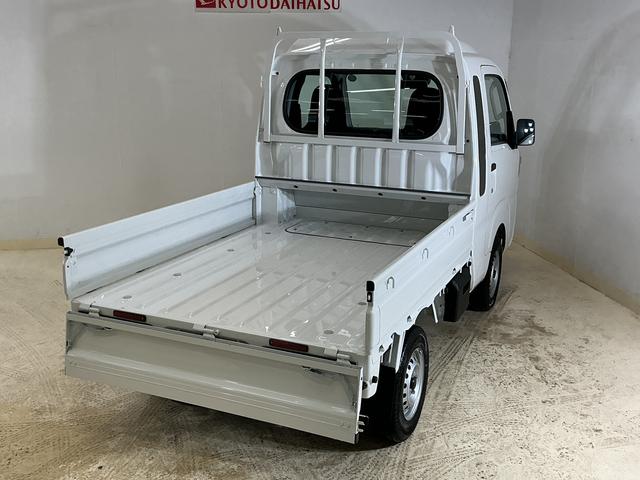 ハイゼットトラックジャンボスタンダード CVT車 4WD ラジオデッキ 3方開CVT車 4WD ラジオデッキ 3方開 前後コーナーセンサー オートマチックハイビーム 横滑り防止装置 アイドリングストップ スペアキー有り オートライト マニュアルエアコン ヘッドライトレベライザー(京都府)の中古車