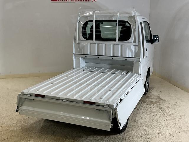 ハイゼットトラックジャンボスタンダード CVT車 4WD ラジオデッキ 3方開CVT車 4WD ラジオデッキ 3方開 前後コーナーセンサー オートマチックハイビーム 横滑り防止装置 アイドリングストップ スペアキー有り オートライト マニュアルエアコン ヘッドライトレベライザー(京都府)の中古車