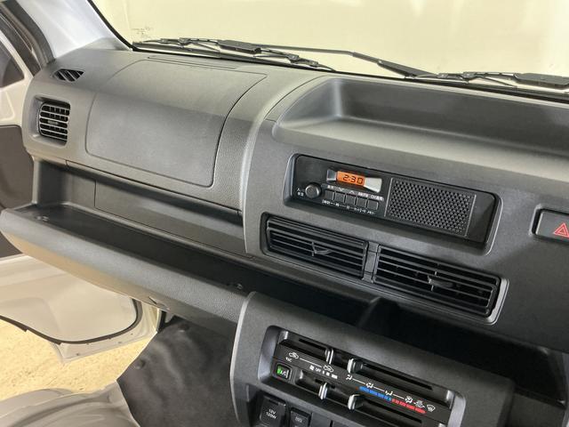 ハイゼットトラックジャンボスタンダード CVT車 4WD ラジオデッキ 3方開CVT車 4WD ラジオデッキ 3方開 前後コーナーセンサー オートマチックハイビーム 横滑り防止装置 アイドリングストップ スペアキー有り オートライト マニュアルエアコン ヘッドライトレベライザー(京都府)の中古車