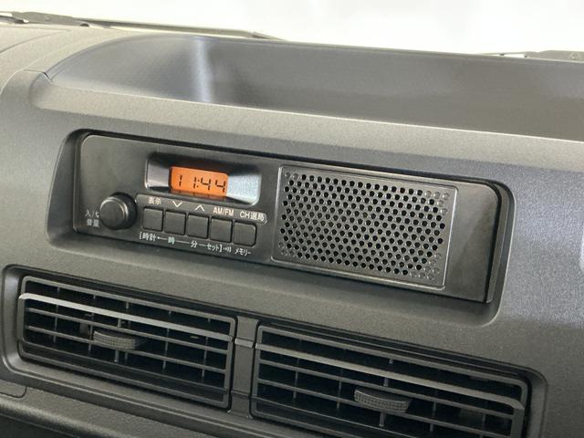 ハイゼットトラックスタンダード　ラジオデッキ　４ＷＤ　３方開　コーナーセンサーラジオデッキ　４ＷＤ　３方開　前後コーナーセンサー　オートマチックハイビーム　オートライト　横滑り防止装置　アイドリングストップ　スペアキー有り　スマアシ　マニュアルエアコン　ヘッドライトレベライザー（京都府）の中古車