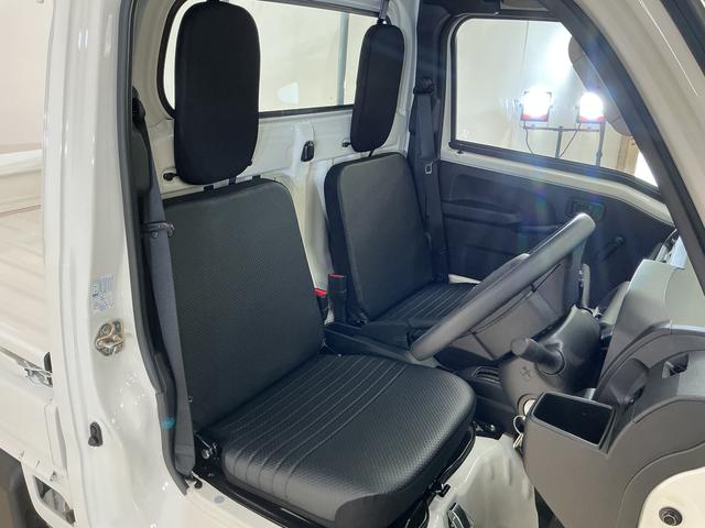ハイゼットトラックスタンダード　ラジオデッキ　４ＷＤ　３方開　コーナーセンサーラジオデッキ　４ＷＤ　３方開　前後コーナーセンサー　オートマチックハイビーム　オートライト　横滑り防止装置　アイドリングストップ　スペアキー有り　スマアシ　マニュアルエアコン　ヘッドライトレベライザー（京都府）の中古車